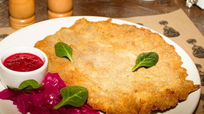 Рецепт Венского шницеля из парной телятины в хрустящей корочке