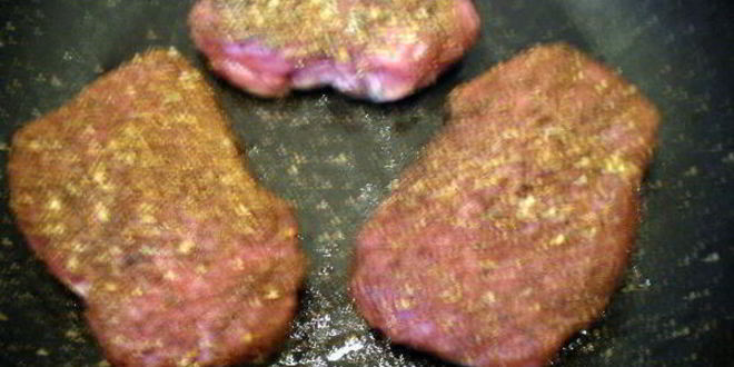 Рецепт перечного раундрамба-стейка с грилованными овощами