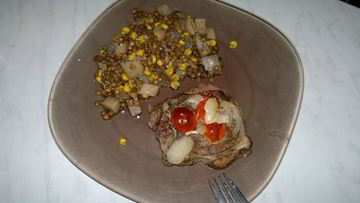 Рецепт Стейка из бараньей шеи, запеченный в горшке и чечевица с кукурузой, сельдереем и чесноком