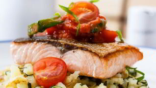 Рецепт Стейка из форели с картофелем