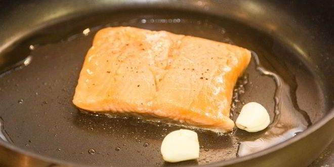 Рецепт стейка из форели с картофелем