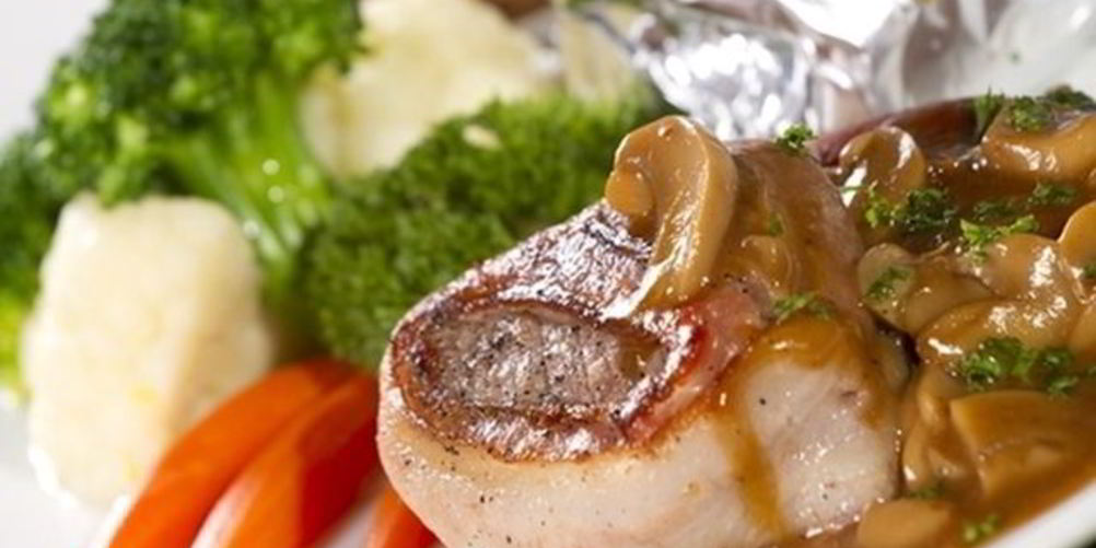 Как приготовить стейк с грибным соусом
