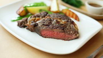 Рецепт Стейка с картофелем и французским зеленым горошком на гриле