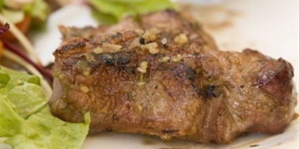 Как приготовить стейки из говядины с лимонным соком и травами