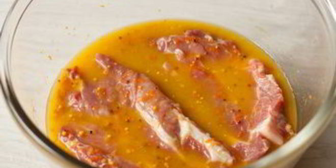 Рецепт стейков из свинины с апельсиново-горчичным соусом