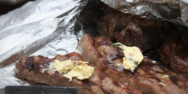 Рецепт три вида стейков и томатный салат