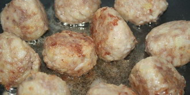 Рецепт говяжьих тефтелей с жареным луком