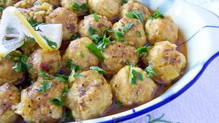 Рецепт Куриных тефтелей в пряном лимонном соусе