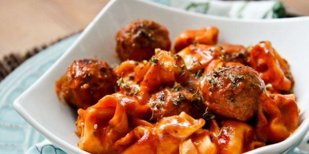 Как приготовить куриные тефтели в томатном соусе