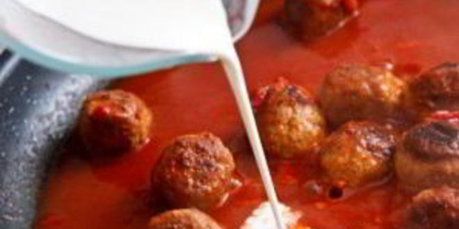 Рецепт куриных тефтелей в томатном соусе