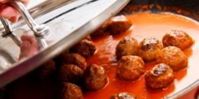 Рецепт куриных тефтелей в томатном соусе