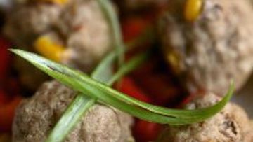 Рецепт Куриных тефтелек с кукурузой и ананасами