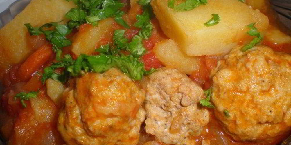 Как приготовить мясные тефтели с картофелем и перцем