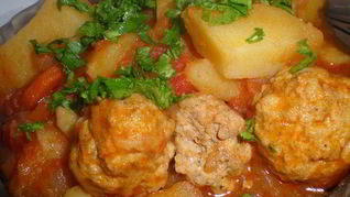 Рецепт Мясных тефтелей с картофелем и перцем