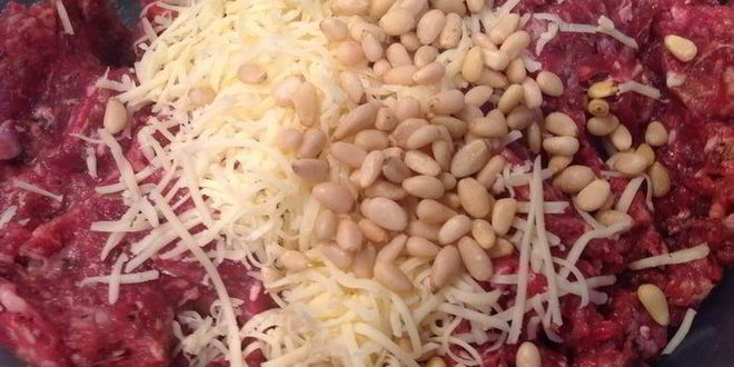 Рецепт спагетти с тефтельками с кедровыми орешками