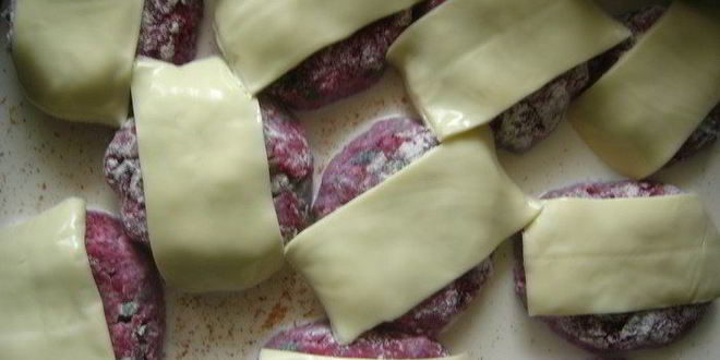 Рецепт свекольно-мясных тефтели с грибной начинкой