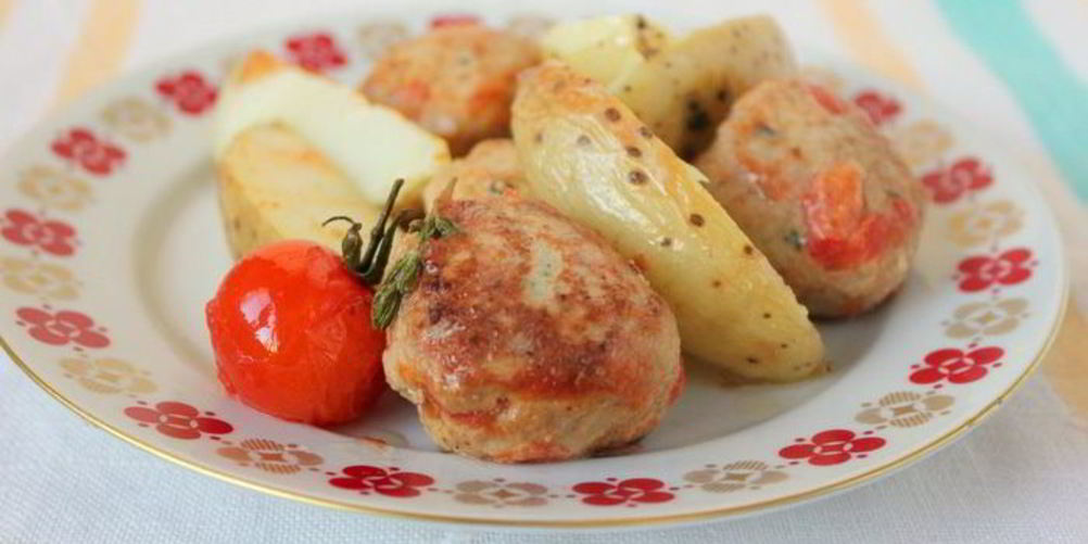 Как приготовить тефтели из индейки с запеченным картофелем