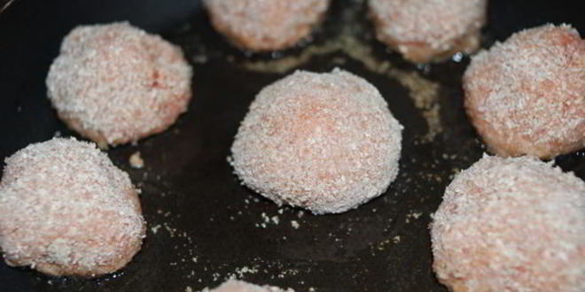 Рецепт тефтелей из семги в томатном соусе