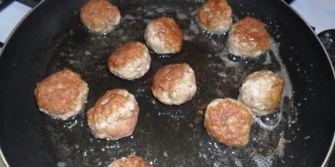 Рецепт тефтелей по-домашнему с шалфеем в томатном соусе