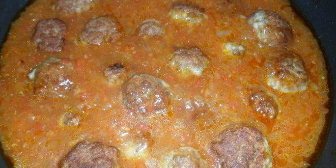 Рецепт тефтелей по-домашнему с шалфеем в томатном соусе