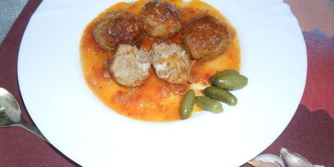 Рецепт тефтелей по-домашнему с шалфеем в томатном соусе