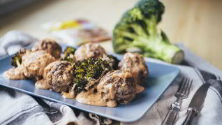 Рецепт Тефтелей с грецкими орехами в соусе