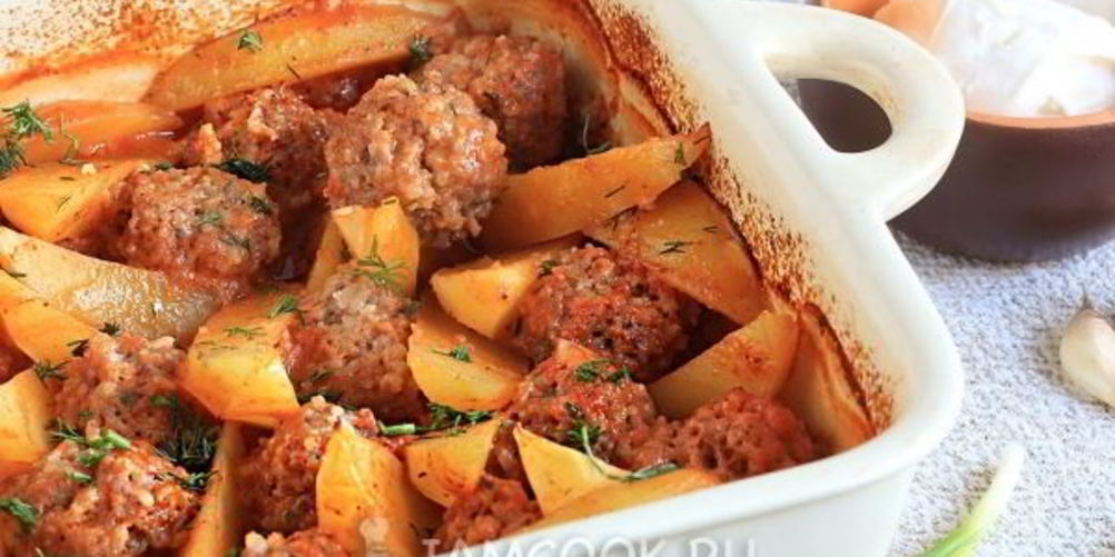 Как приготовить тефтели с картошкой в соусе в духовке