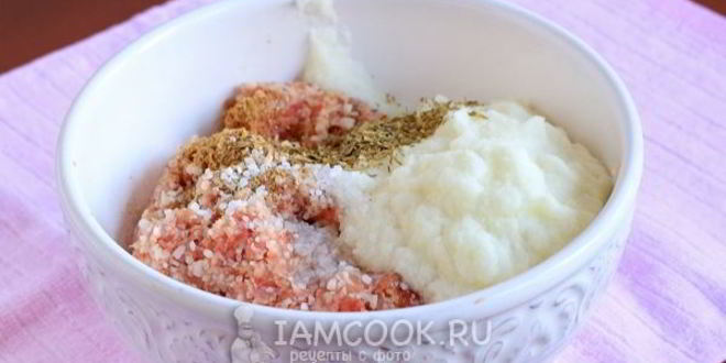 Рецепт тефтелей с картошкой в соусе в духовке