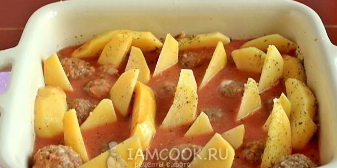 Рецепт тефтелей с картошкой в соусе в духовке