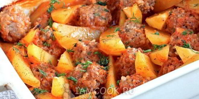 Рецепт тефтелей с картошкой в соусе в духовке