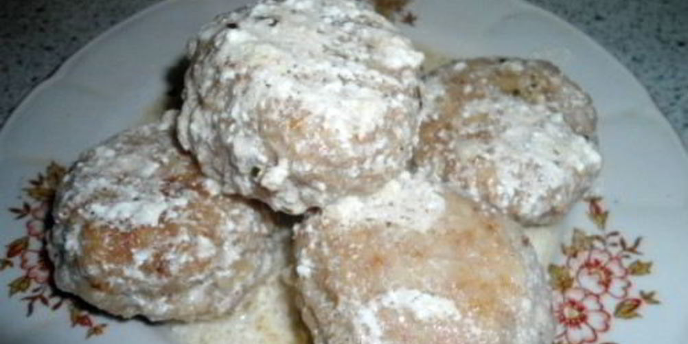 Как приготовить тефтели со сметанной подливкой