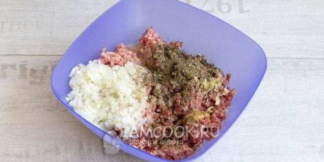 Рецепт тефтелей в сметанно-томатном соусе