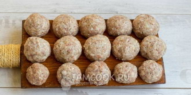 Рецепт тефтелей в сметанно-томатном соусе