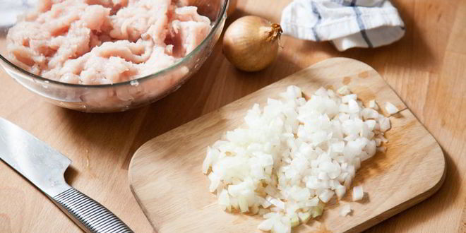 Рецепт запеченных куриных тефтелей с травами