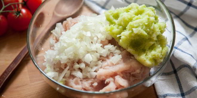 Рецепт запеченных куриных тефтелей с травами