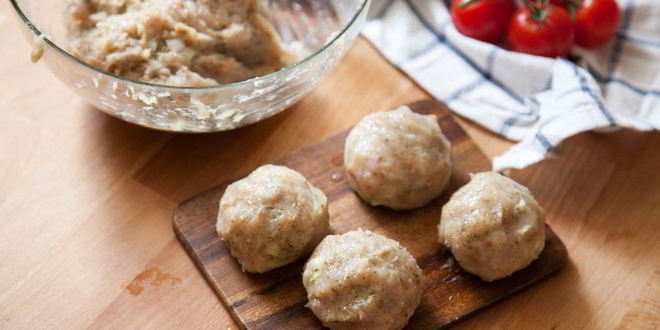 Рецепт запеченных куриных тефтелей с травами