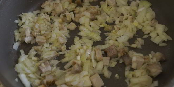 Рецепт ленивых картофельных вареников с соусом из шампиньонов