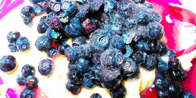 Рецепт ленивых вареников с черникой на пару