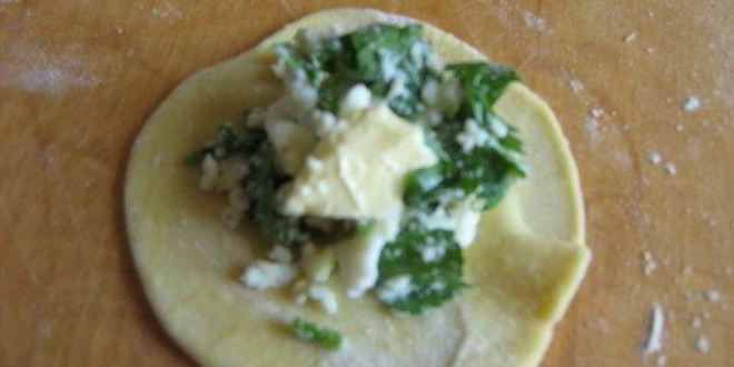 Рецепт паровых вареников с зеленью и яйцом