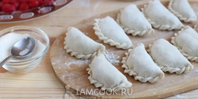 Рецепт вареников на воде со свежей малиной