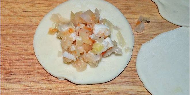 Рецепт вареников с капустой и салом