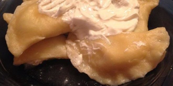 Рецепт вареников с картошкой и грибным соусом