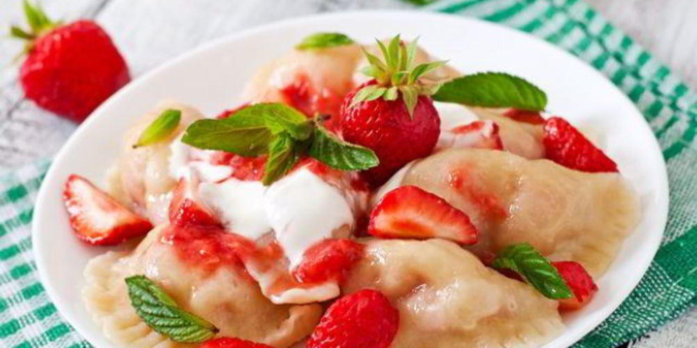 Как приготовить вареники с клубникой и творогом