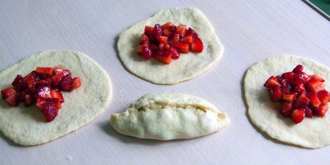 Рецепт вареников с клубникой