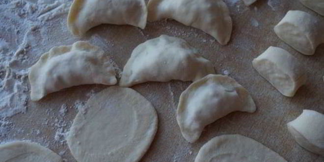 Рецепт вареников с колбасой