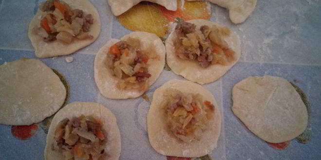 Рецепт вареников с квашеной капустой и мясом
