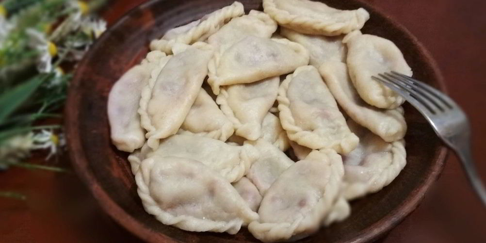 Как приготовить вареники с лесной земляникой