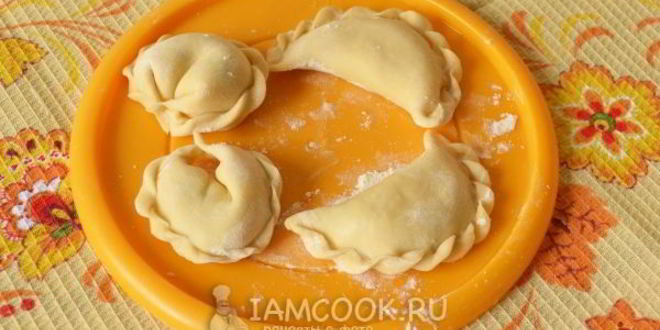 Рецепт вареников с сырой картошкой и сыром