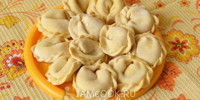 Рецепт вареников с сырой картошкой и сыром