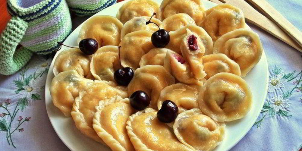 Как приготовить вареники с творогом и черешней